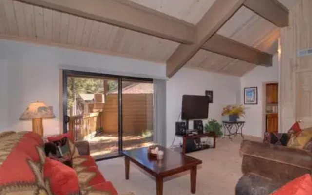 Spacious 3 North Shore Townhome 3 Br townhouse by RedAwning