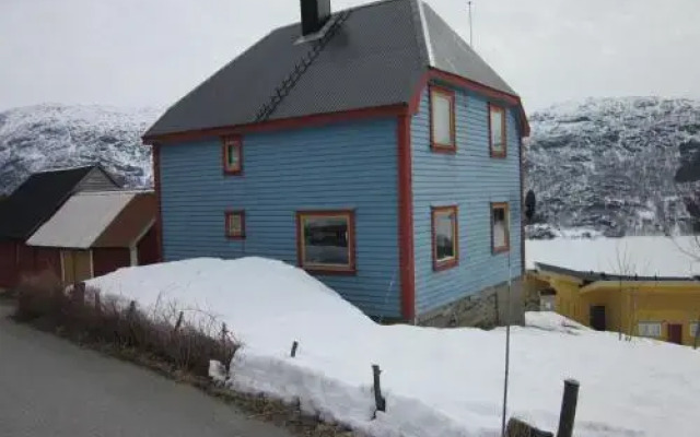 The blue house, Røldal