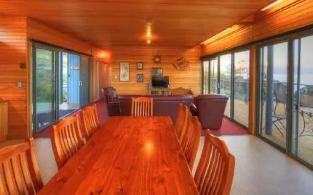 Captains Cabin Bligh Point on Bruny Island
