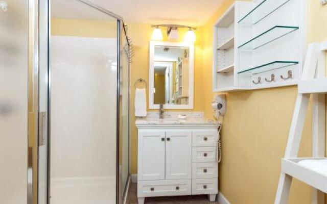 Pelican Isle 406 by RedAwning