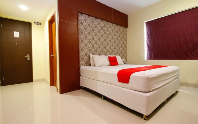 RedDoorz Premium near Nipah Mall