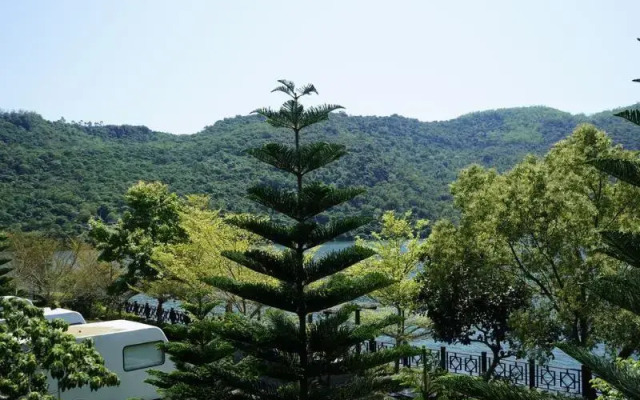 Lake-House Resort