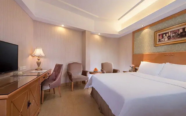 Vienna Hotel Shenzhen Longhua (Wanzhong City Branch)