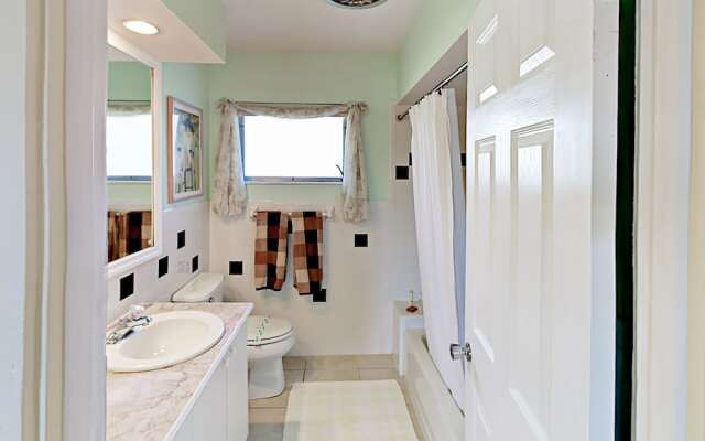 Sunny Beach Bungalow - 2 Br Home