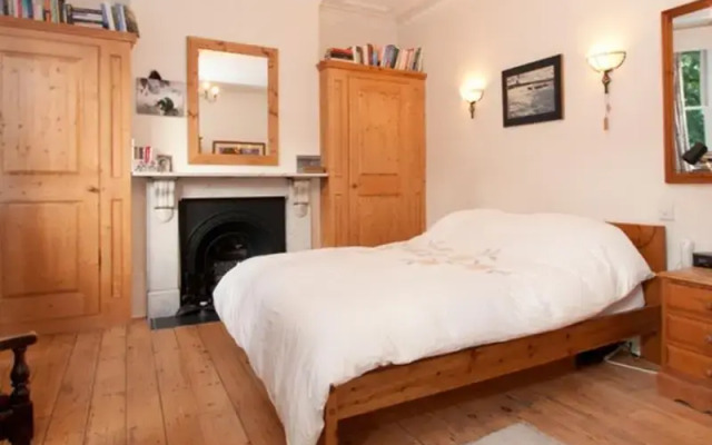 Veeve  Roderick Road 5 Bed Family Home Hampstead