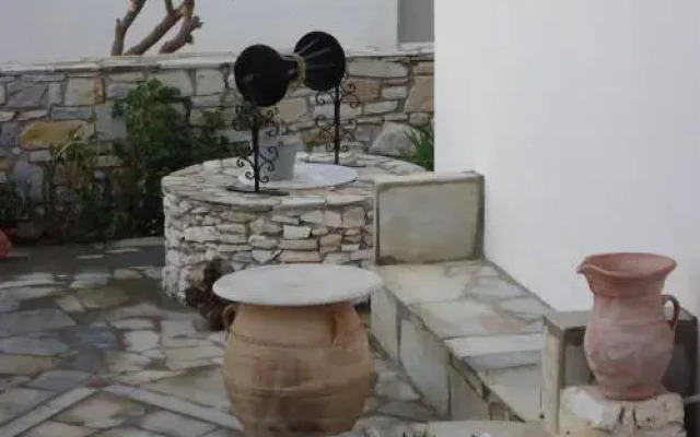 Vavanos Studios