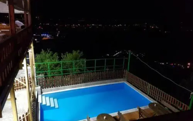 Shpija e Gjyshit