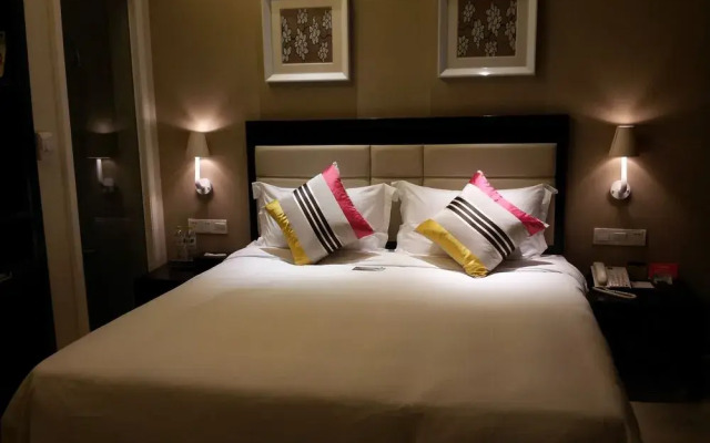 Ease Hotel