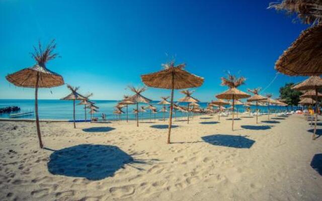 Premier Fort Cuisine - Full Board