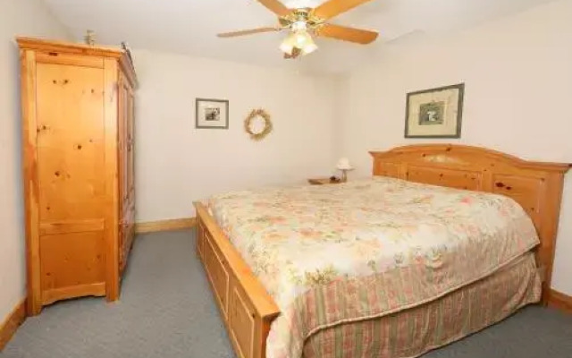 Briarstone Lodge Condo 13F by RedAwning