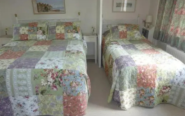 Medlar Cottage Bed  Breakfast