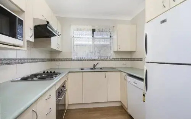 Waterfront First Floor Unit -chnook Apartments South Esp, Bongaree