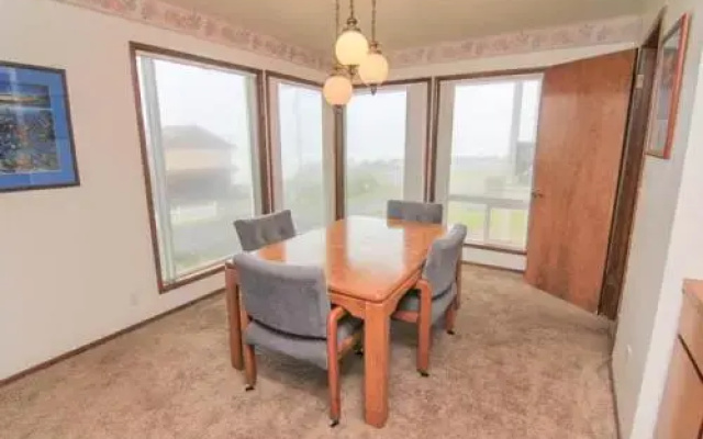 Pacific Paradise - 1 Br townhouse by RedAwning