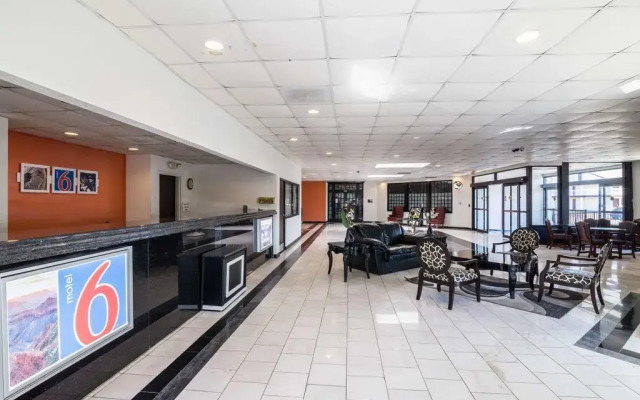 Days Inn & Conference Center Tulsa