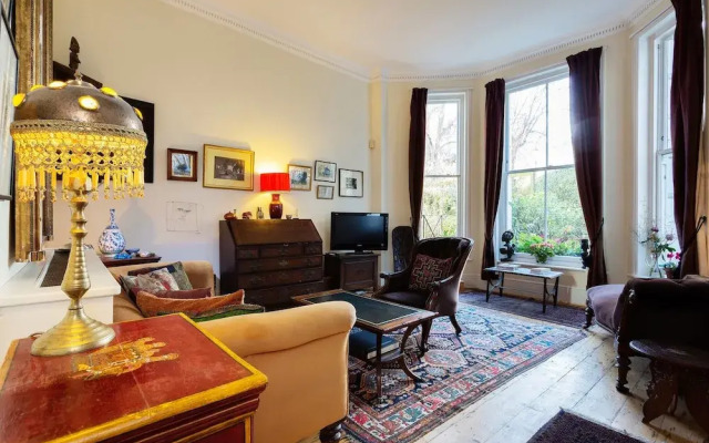 Veeve  2 Bed 2 Bath Garden Flat Stanley Crescent Notting Hill