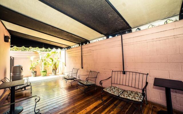 Hollywood Sunshine Apartment