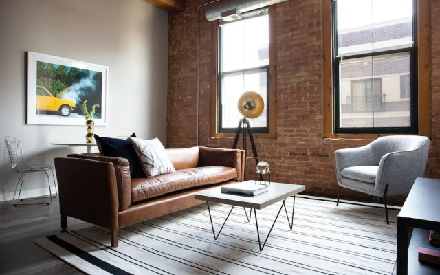 Bright South Loop Suites by Sonder