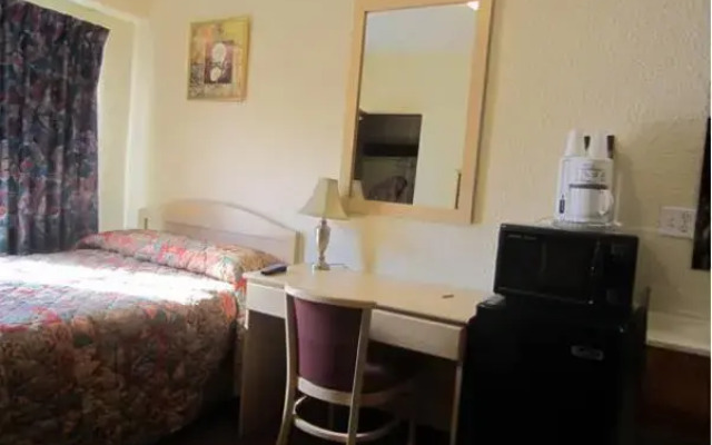 Traveler's Hotel