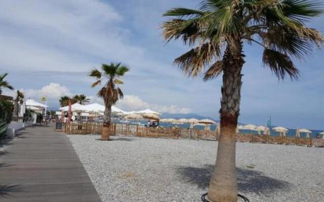 Fame Marina Baie Des Anges Studio Apartments