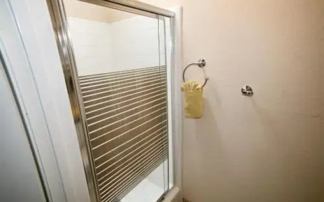 Breakwater Bungalow - 2 Br Condo