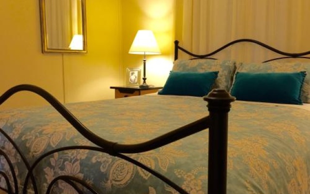 Eugenie Cottage 1930s Art Deco – Guest Rooms – Bright