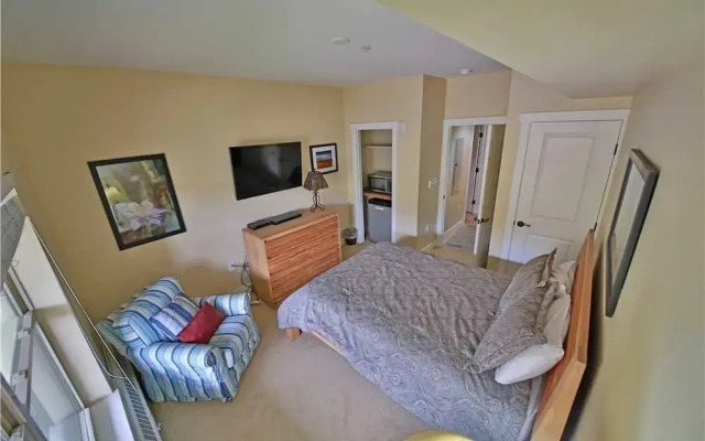 Base Camp One 416C Penthouse - 3 Br Condo