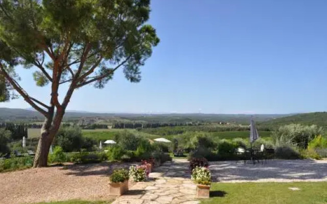 Tenuta Poggetti E Santa Laura