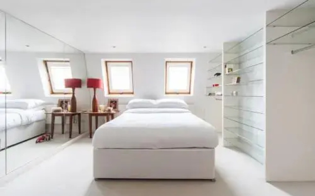 Three Bedroom House in Fulham