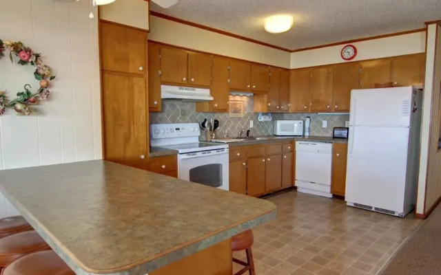 Westside- 3 Bedroom Home by RedAwning