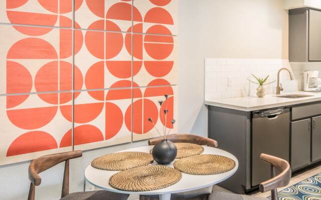 Chic 2BR Near ASU Pool by Wanderjaunt