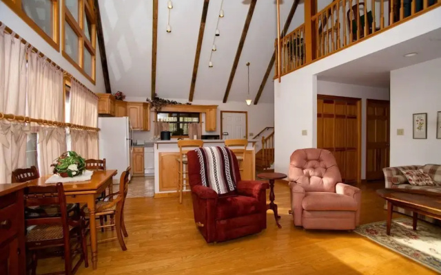 Adams Eden - 2 Br home by RedAwning