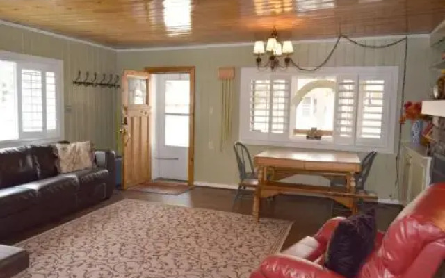Thorne`s Downtown Delight