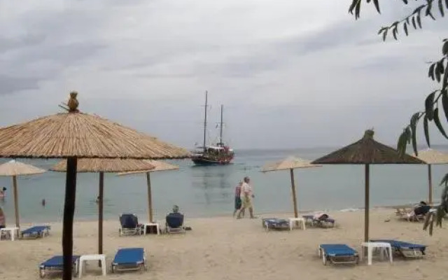 Lysistrata Bungalows