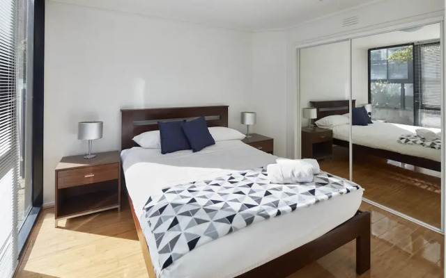 2 Bed/2 Bath Apt, Amazing Location!
