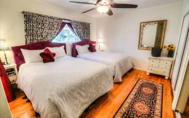 Private Bungalow - Walk to Universal Studios, Hollywood