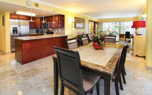 Ala Moana Condo 1777-9 by RedAwning
