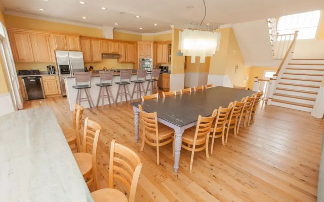 Dmanfish - 9 Br Home