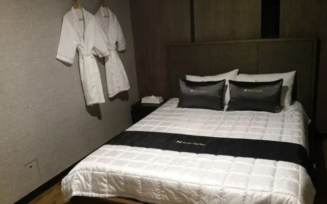 Hotel The May