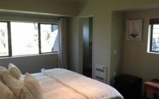 Tawharanui Lodge