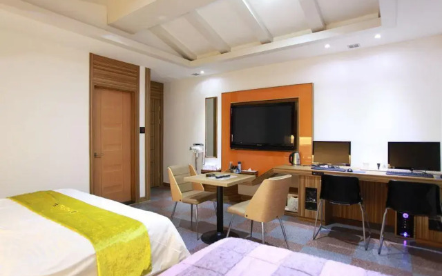 Born Hotel Cheongju