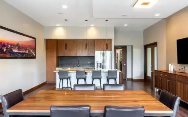 Stay Alfred at 2116 Chestnut