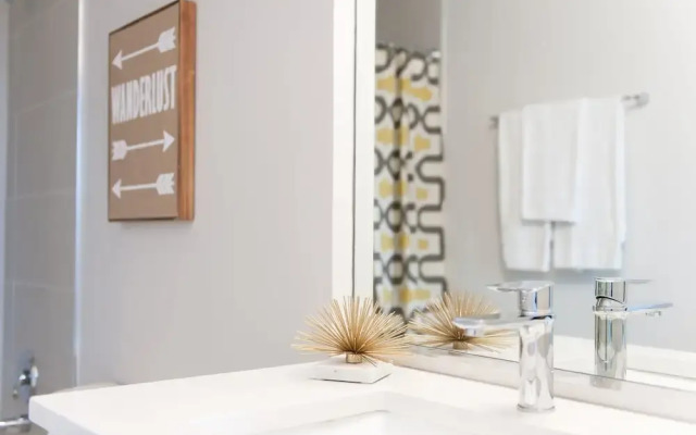 Classic South Loop Suites by Sonder