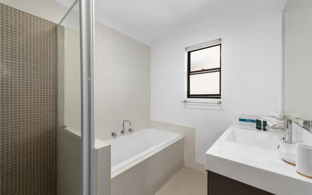 Emerald Seas Beach House - Ocean views