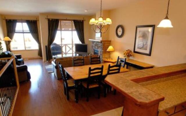 Sullivan Stone Lodge by Rocky Now