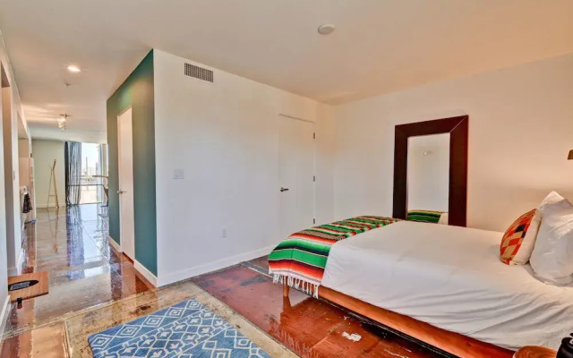 1BR Cargo Container 204 by WanderJaunt