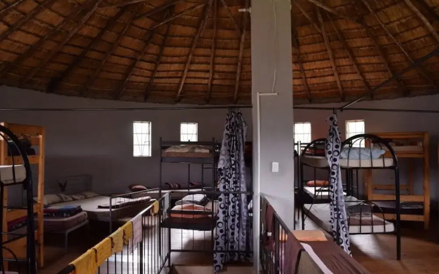 Sheri's Lodge & Backpackers