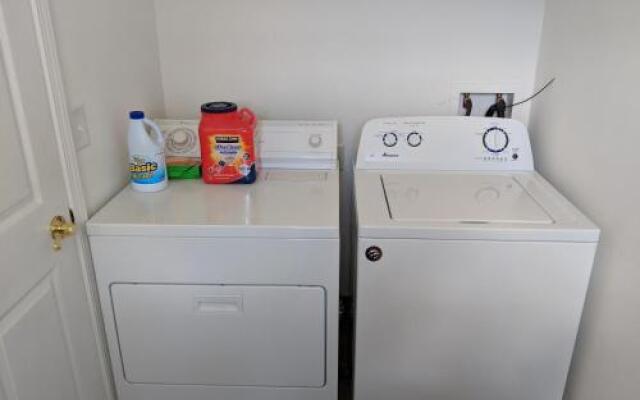 Home Away From Home, Fully-Equipped, 5min Downtown