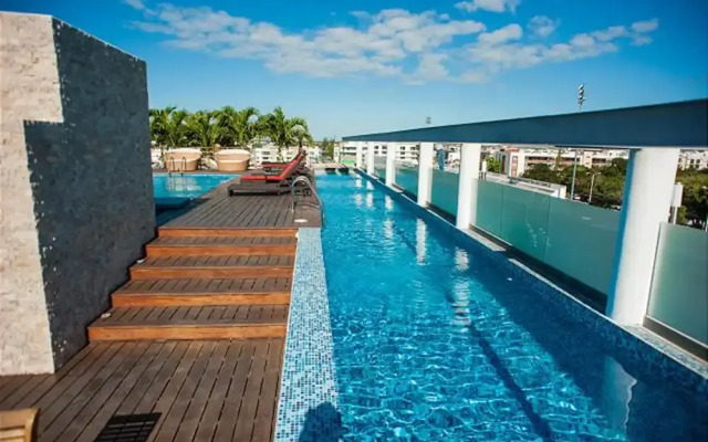 Doca 202 2 Bedrooms and Jacuzzi by RedAwning
