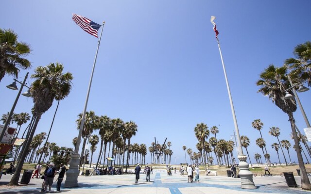 VE Venice Suite A by RedAwning