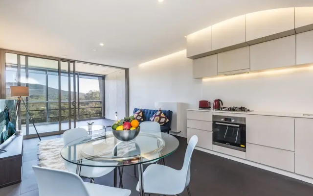 1 Bedroom Apt With Parking Walk to ANU